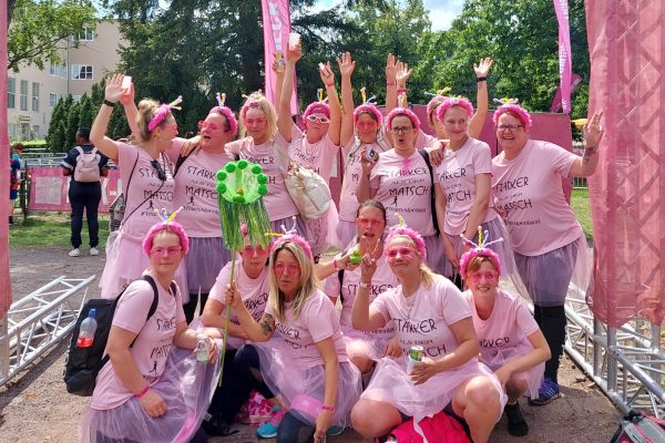 Gemeinsam stark: Unser Team beim Muddy Angel Run-Alpenland Berlin Jobs 1